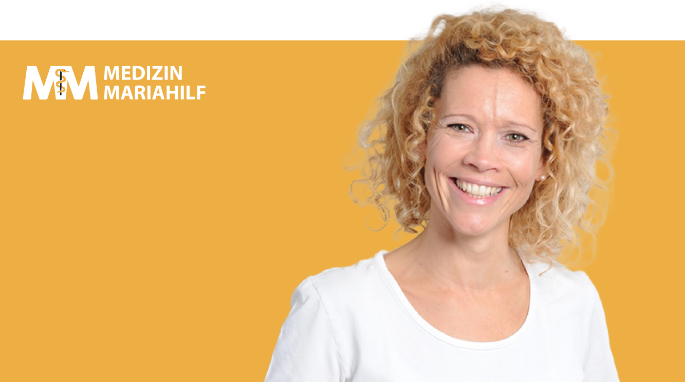 Portrait von Helga Pramstraller mit Medizin Mariahilf Logo